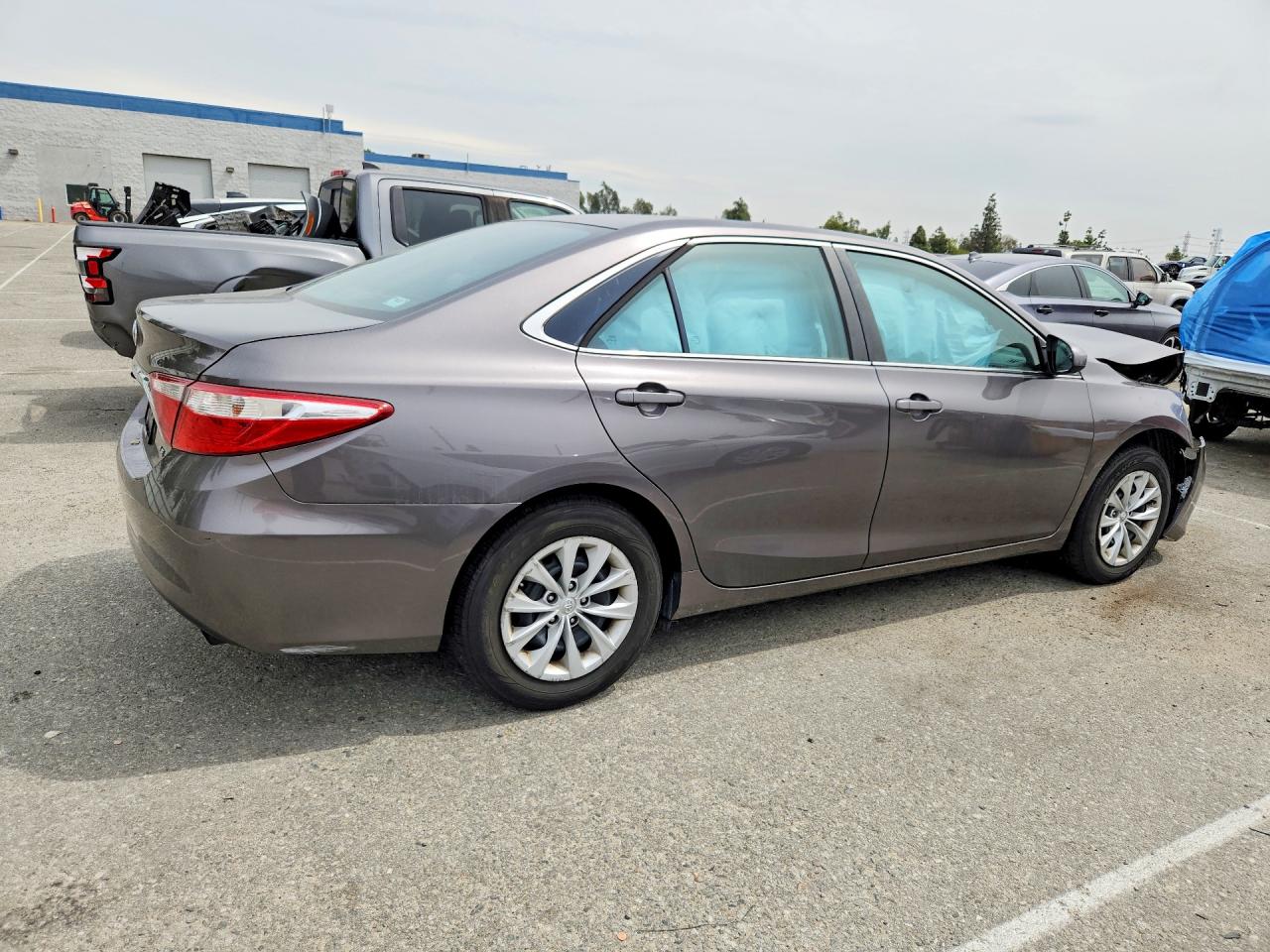 2015 TOYOTA CAMRY LE photo 7