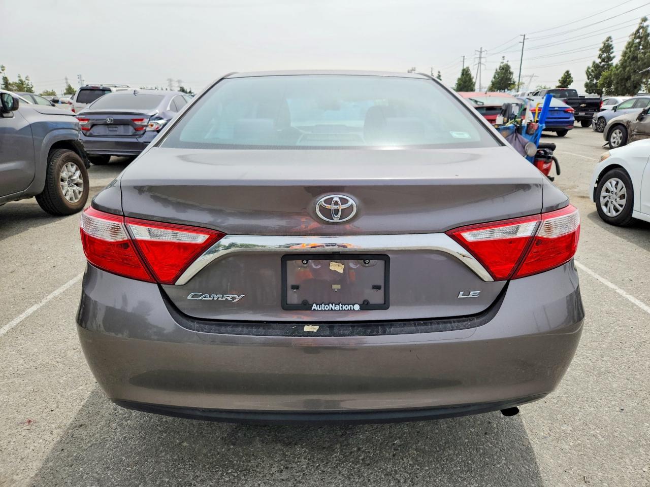 2015 TOYOTA CAMRY LE photo 16