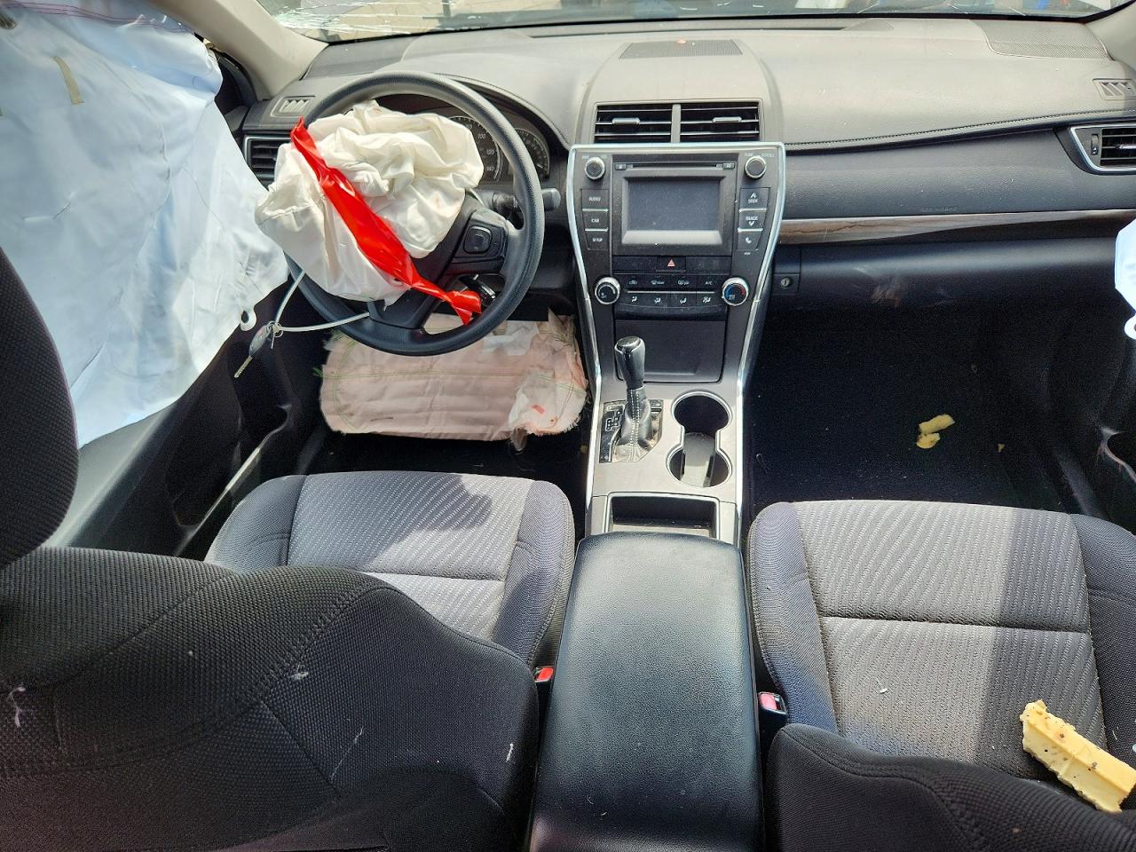 2015 TOYOTA CAMRY LE photo 22