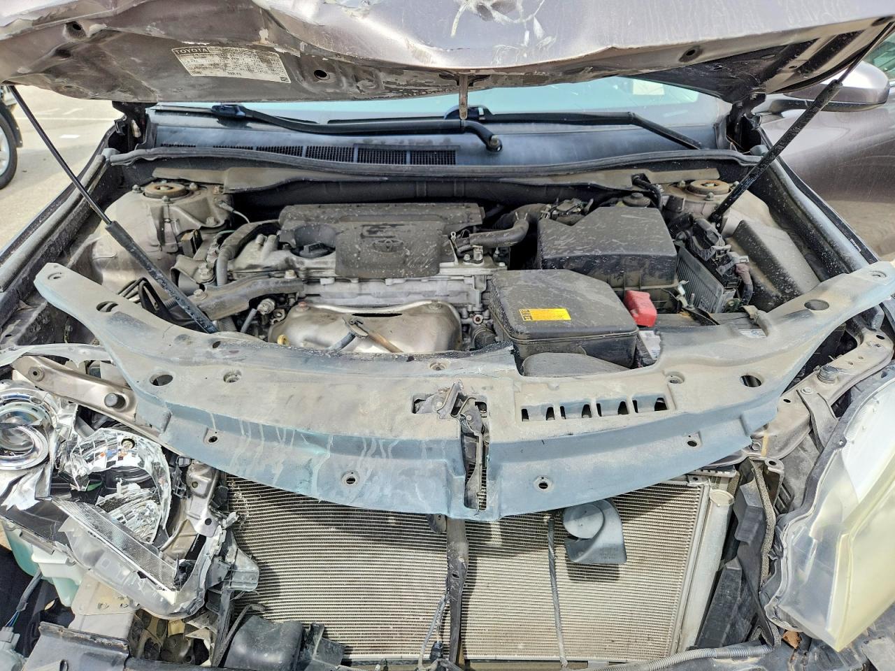 2015 TOYOTA CAMRY LE photo 31