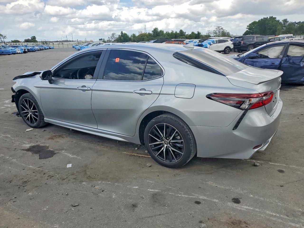 2024 TOYOTA CAMRY SE photo 3