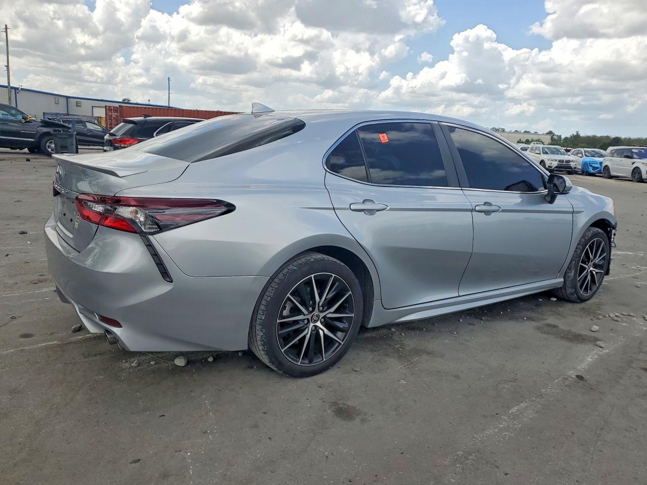 2024 TOYOTA CAMRY SE photo 5