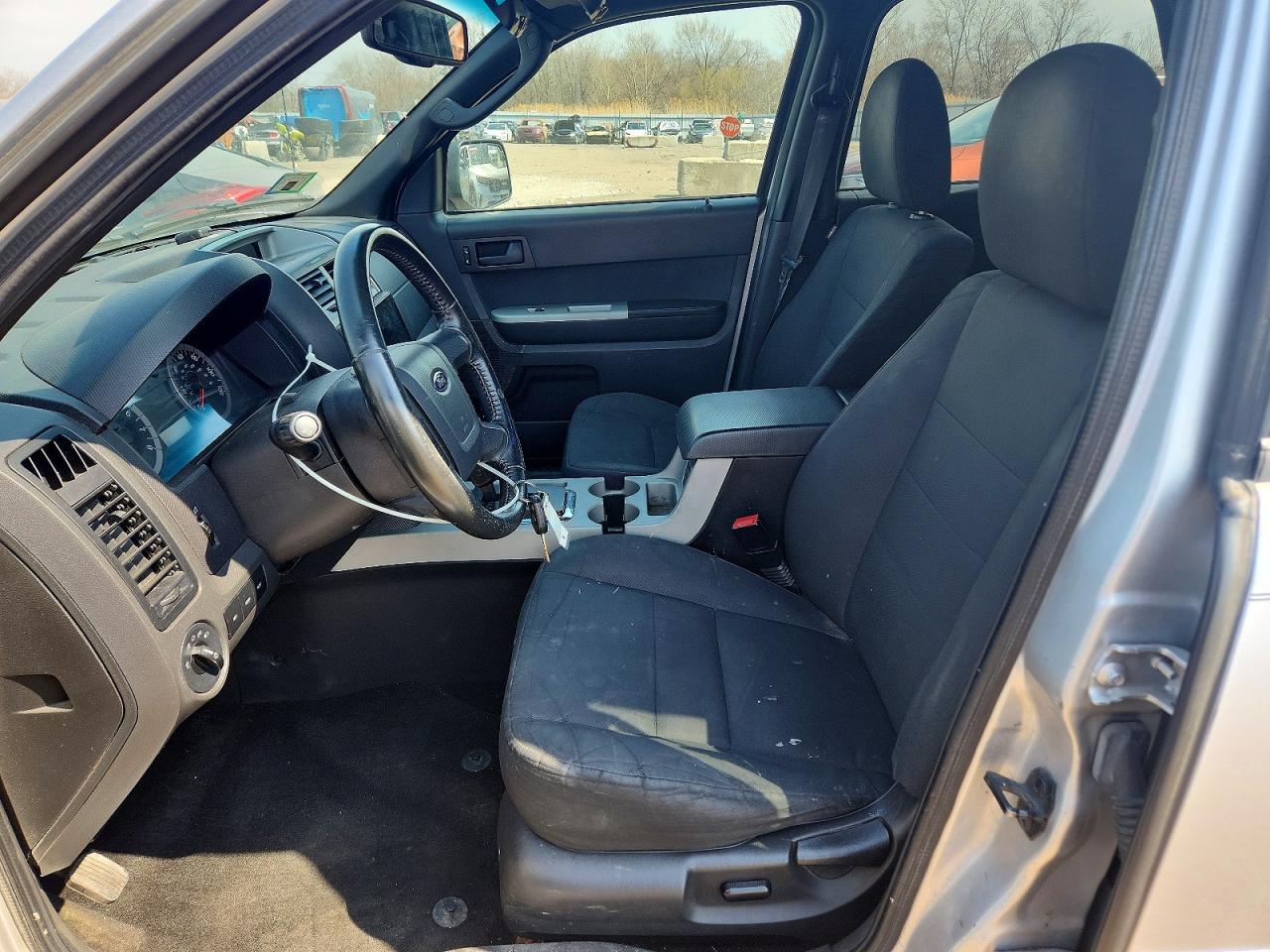 2011 FORD ESCAPE XLT photo 7