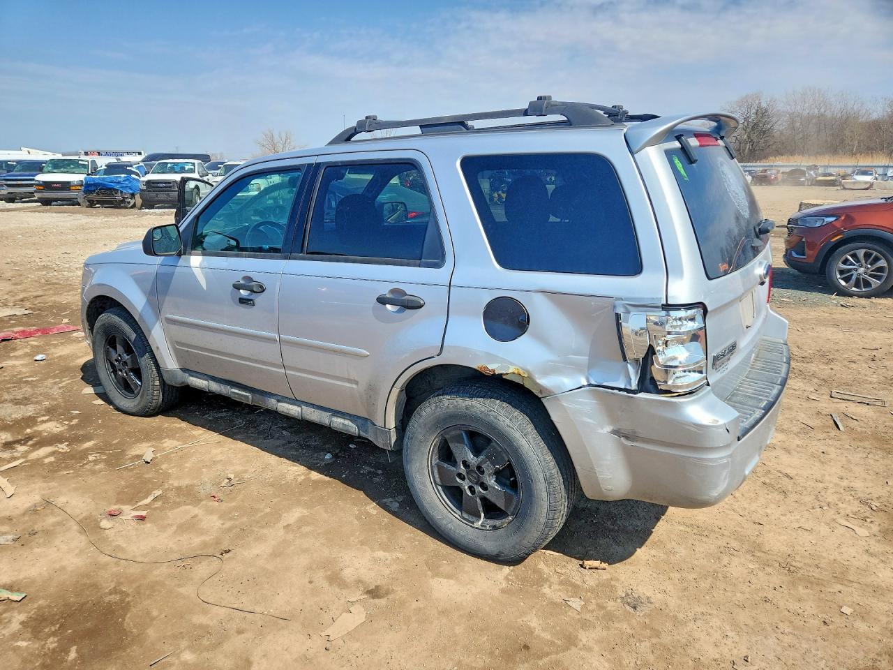 2011 FORD ESCAPE XLT photo 2