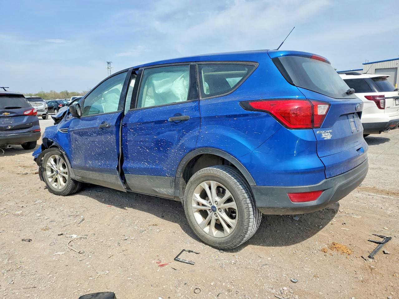 2019 FORD ESCAPE S photo 2