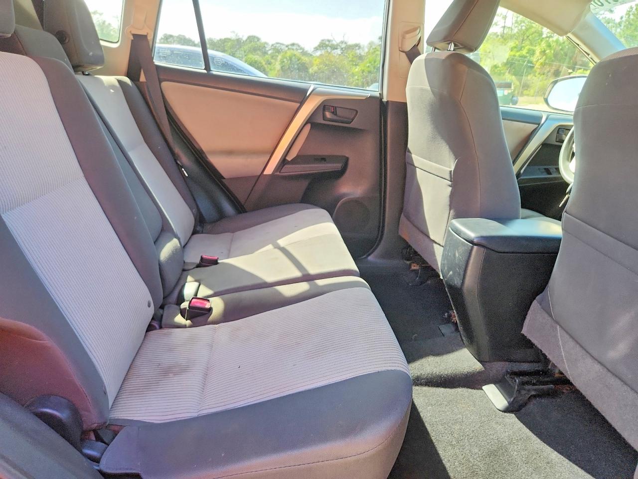 2015 TOYOTA RAV4 LE photo 11