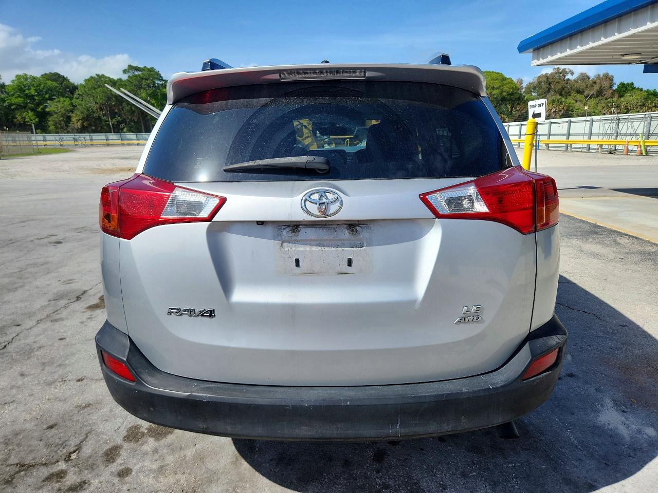2015 TOYOTA RAV4 LE photo 6