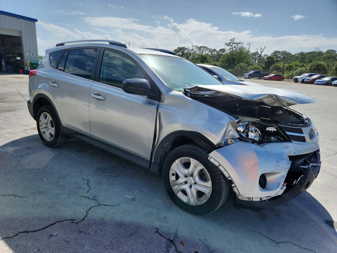 2015 TOYOTA RAV4 LE photo 4