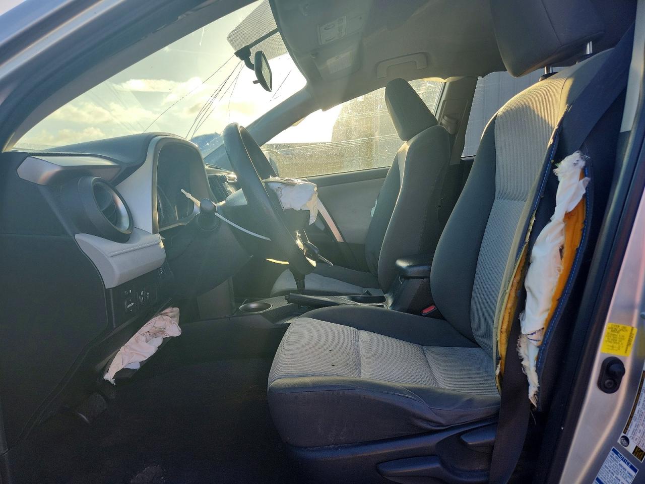 2015 TOYOTA RAV4 LE photo 7