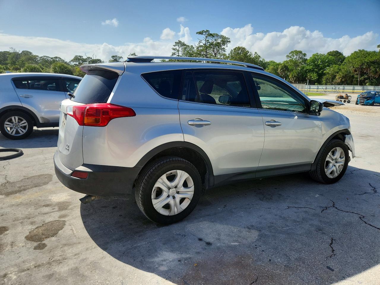 2015 TOYOTA RAV4 LE photo 3