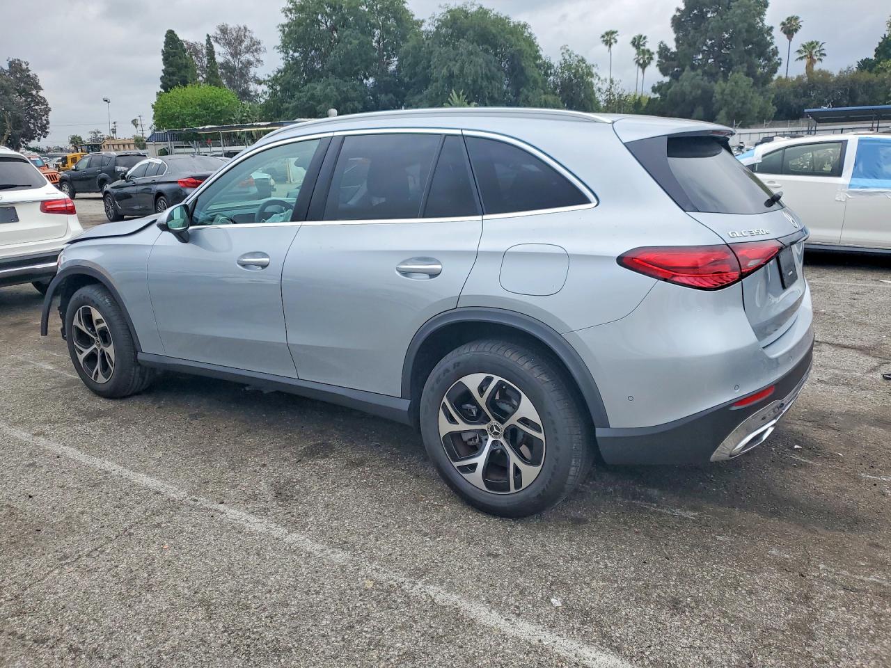 2025 MERCEDES-BENZ GLC 350E photo 4