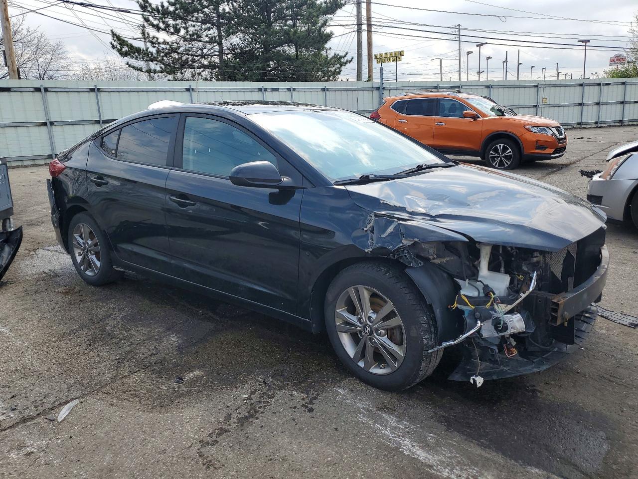 2017 HYUNDAI ELANTRA SE photo 4