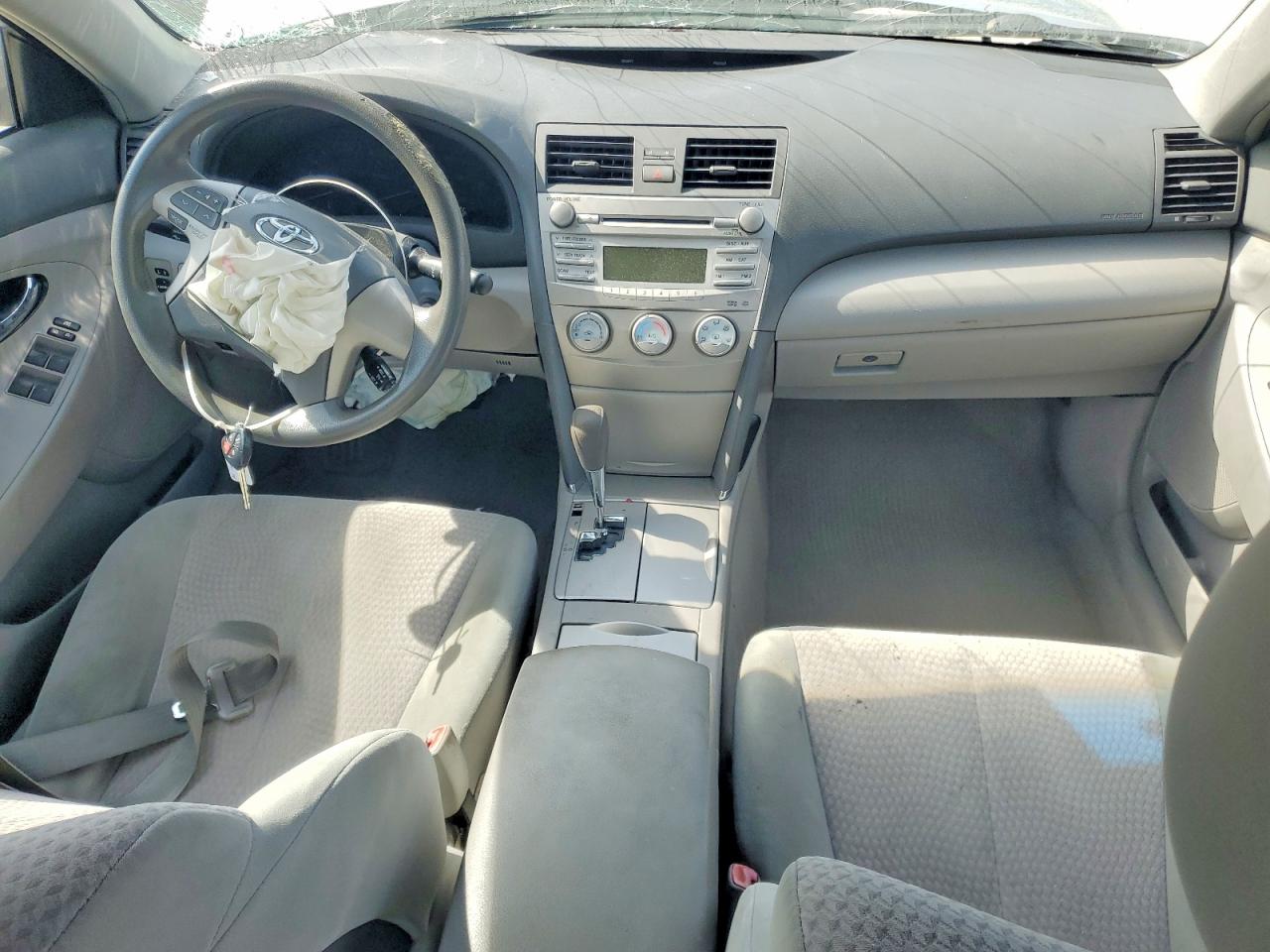2011 TOYOTA CAMRY LE photo 22