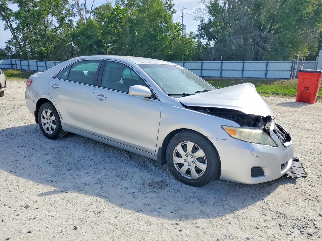2011 TOYOTA CAMRY LE photo 10