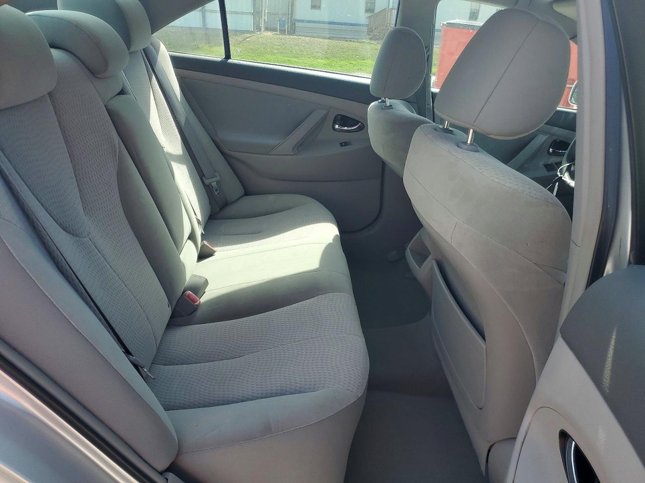 2011 TOYOTA CAMRY LE photo 28
