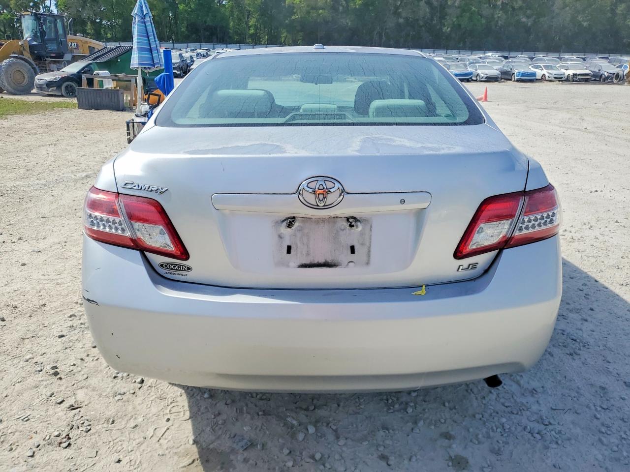 2011 TOYOTA CAMRY LE photo 16