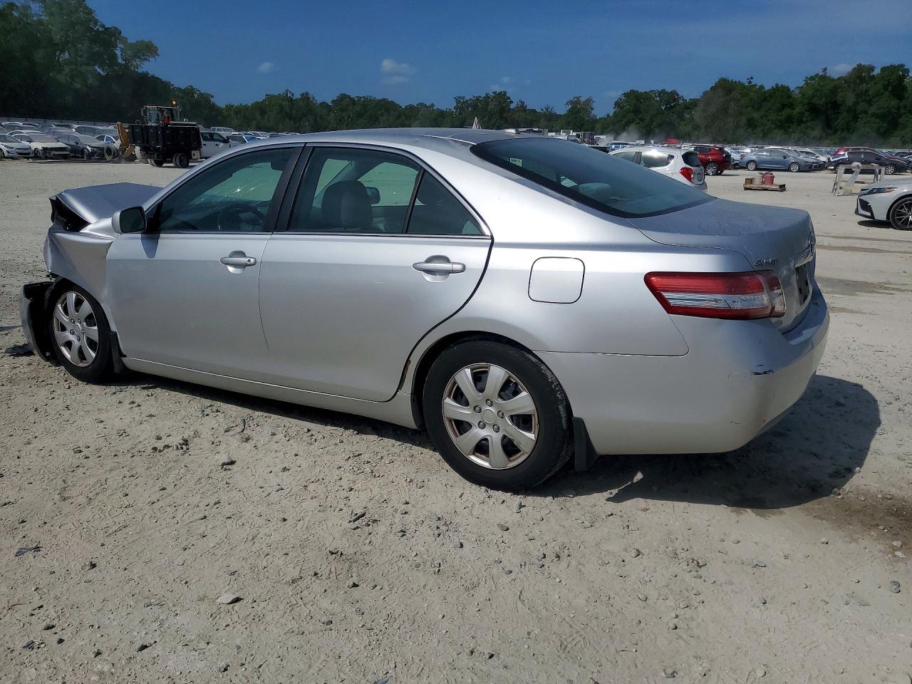 2011 TOYOTA CAMRY LE photo 4