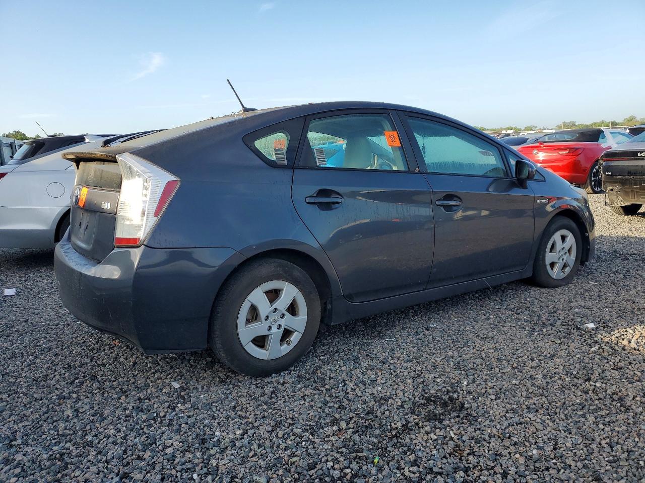 2011 TOYOTA PRIUS FOUR photo 7
