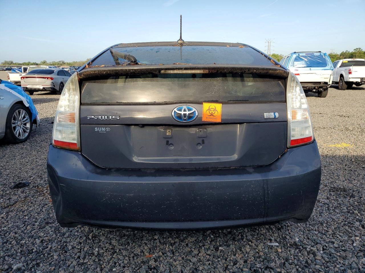 2011 TOYOTA PRIUS FOUR photo 16