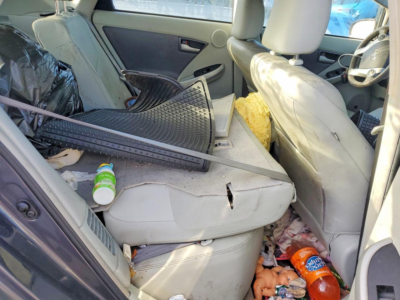 2011 TOYOTA PRIUS FOUR photo 28