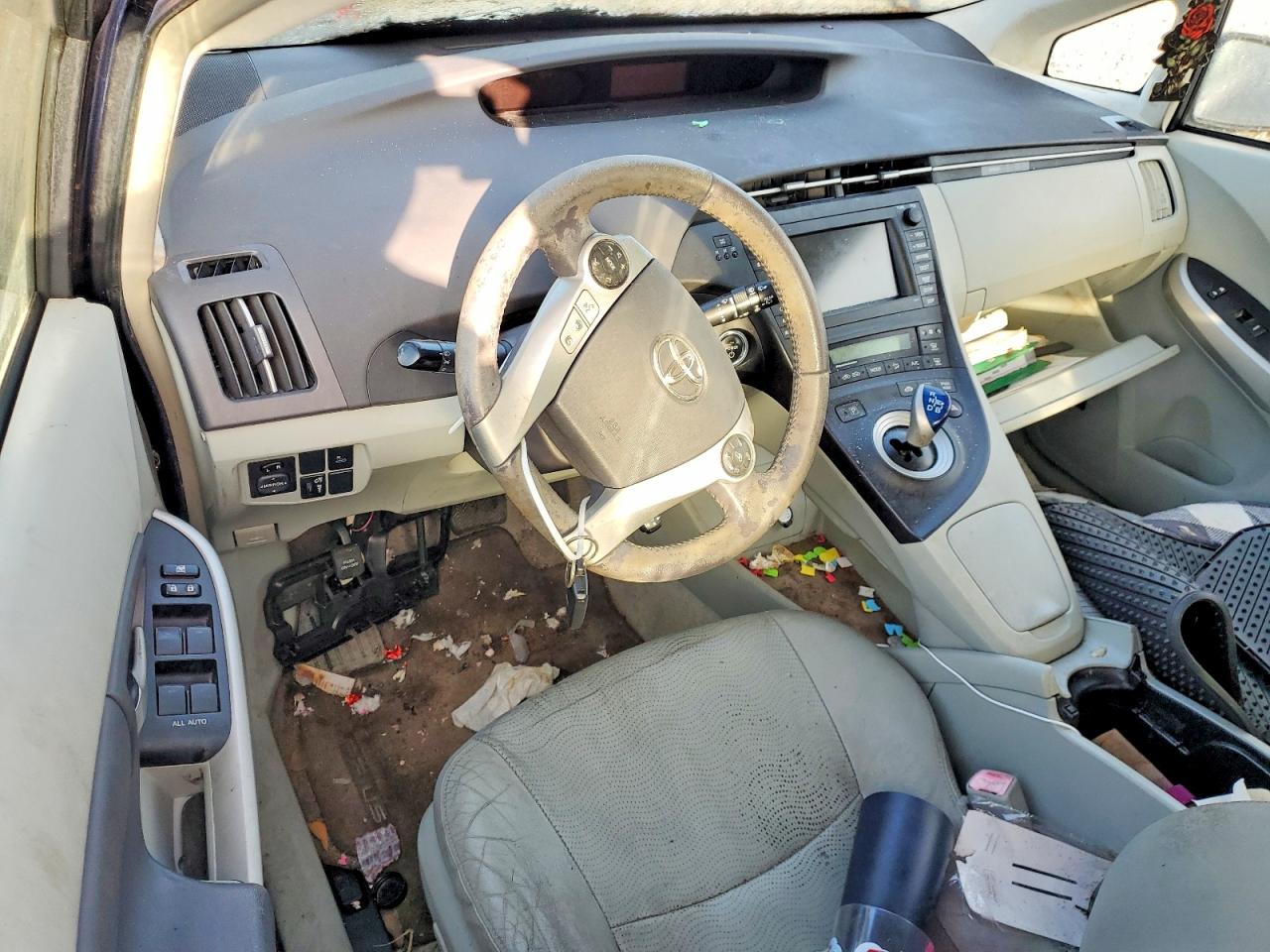2011 TOYOTA PRIUS FOUR photo 22