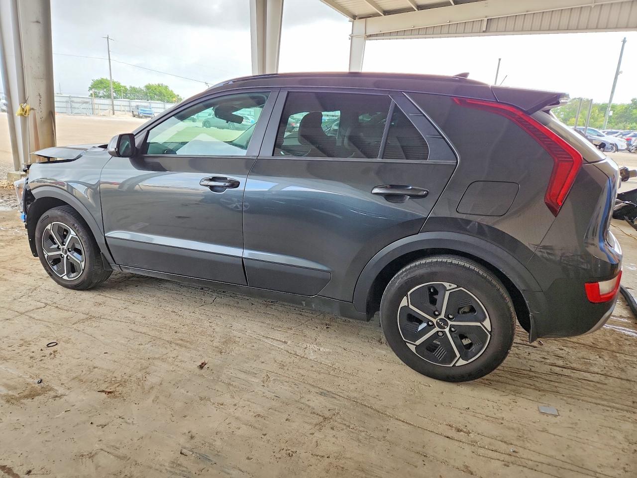 2024 KIA NIRO EX photo 3