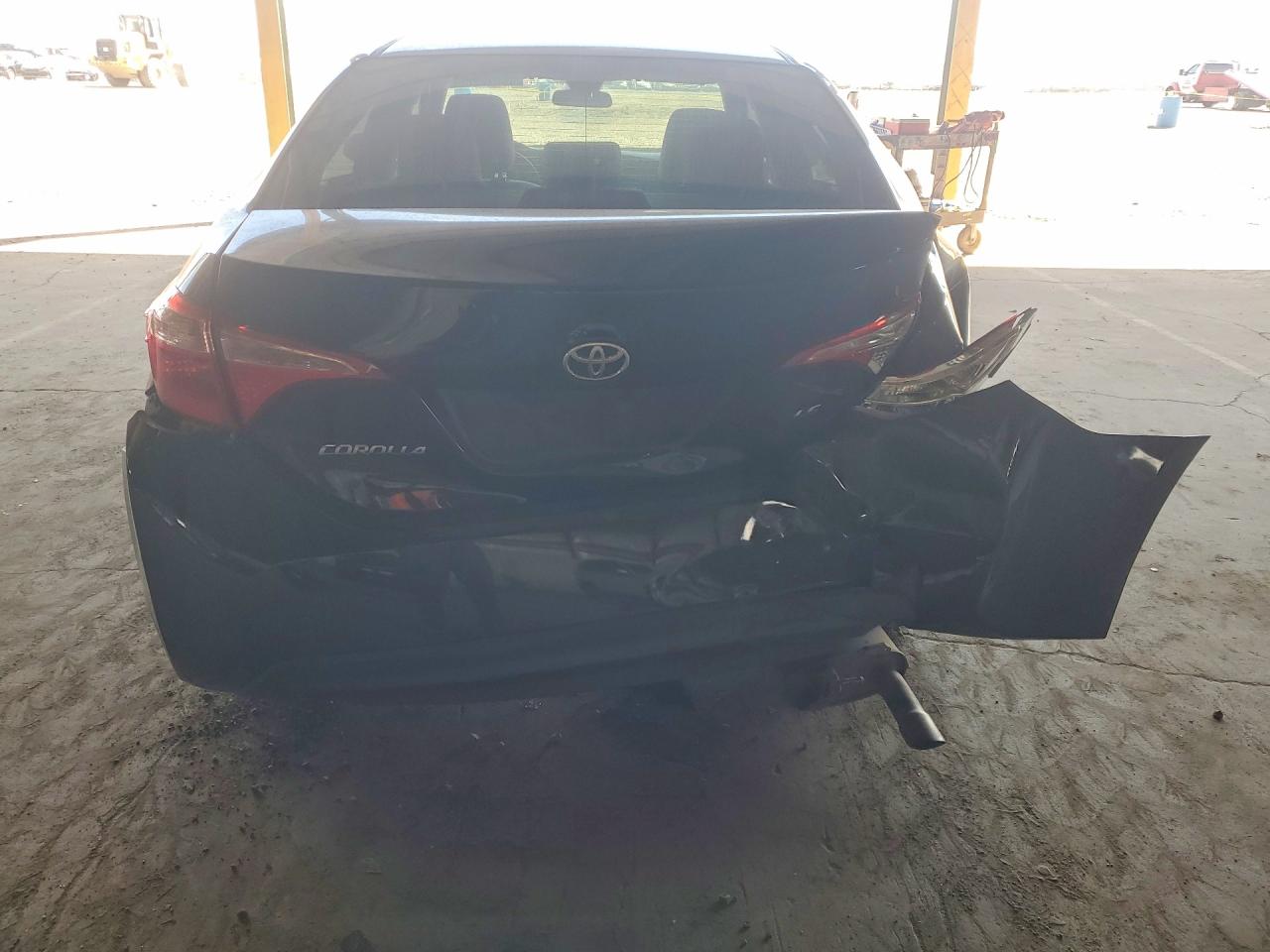 2017 TOYOTA COROLLA LE photo 11