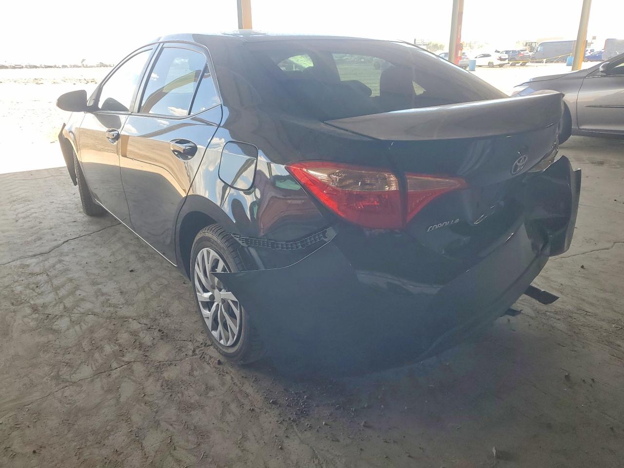 2017 TOYOTA COROLLA LE photo 3