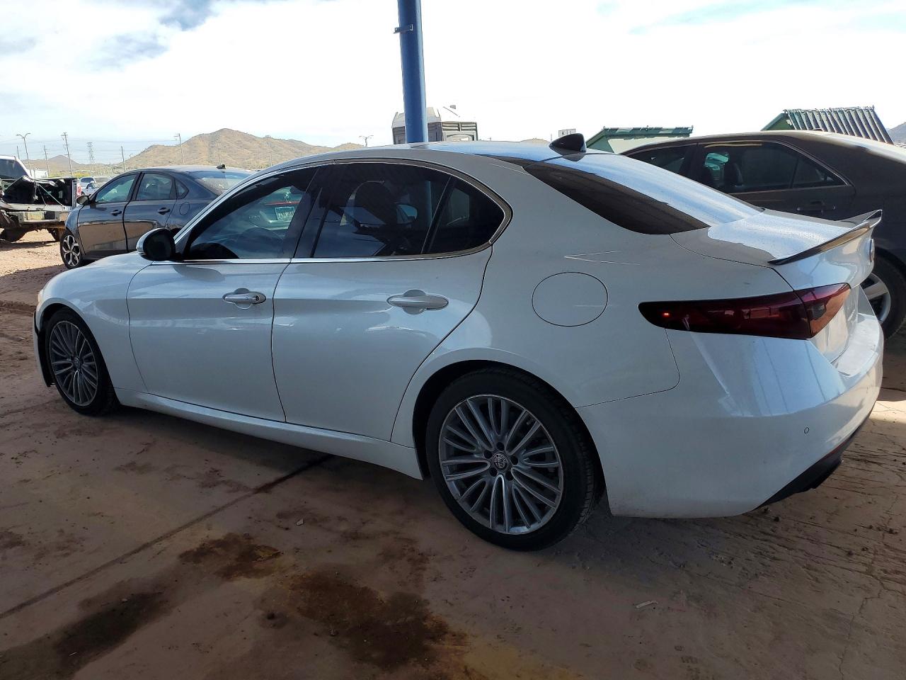 2017 ALFA ROMEO GIULIA TI photo 2