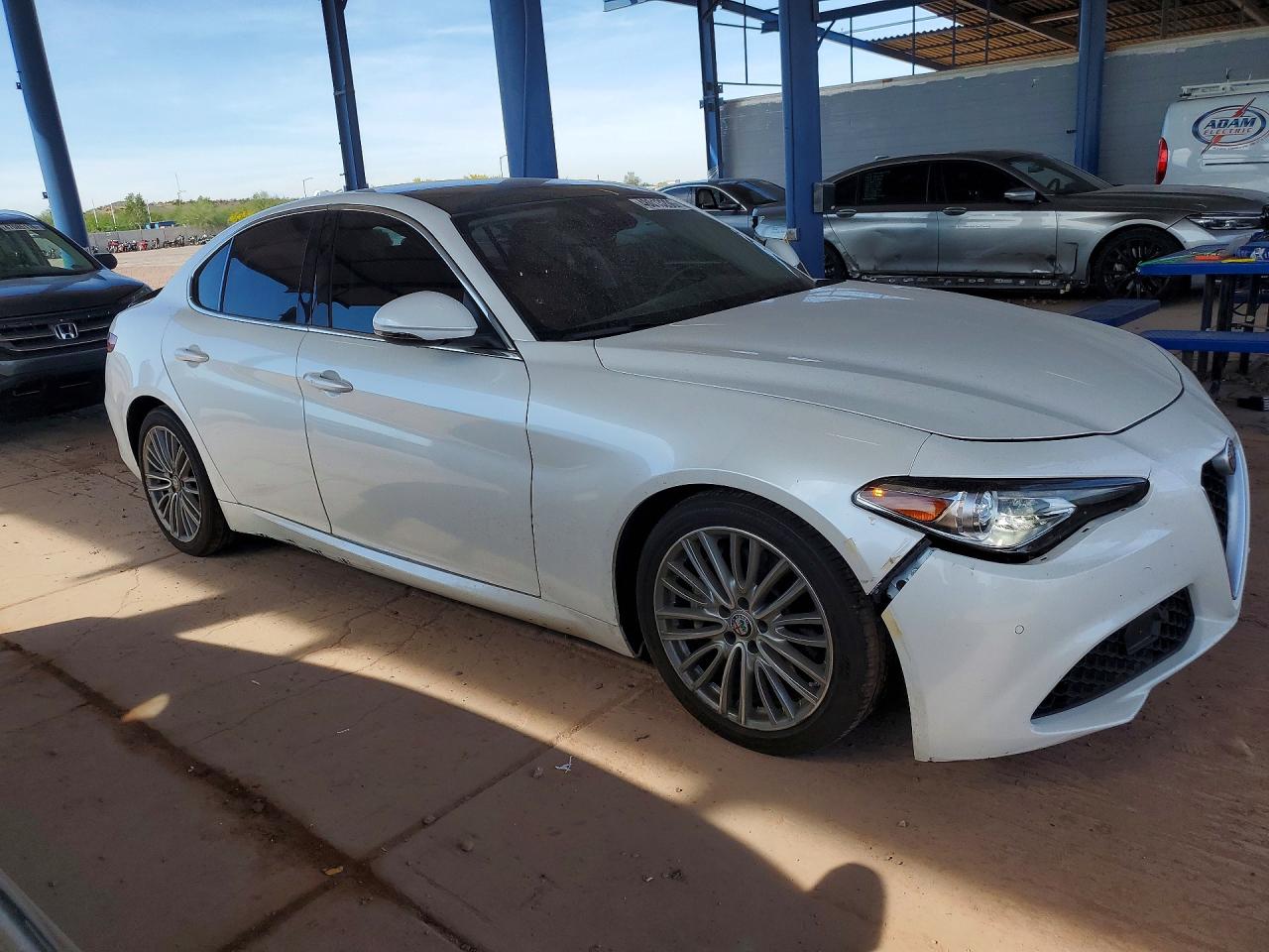 2017 ALFA ROMEO GIULIA TI photo 4