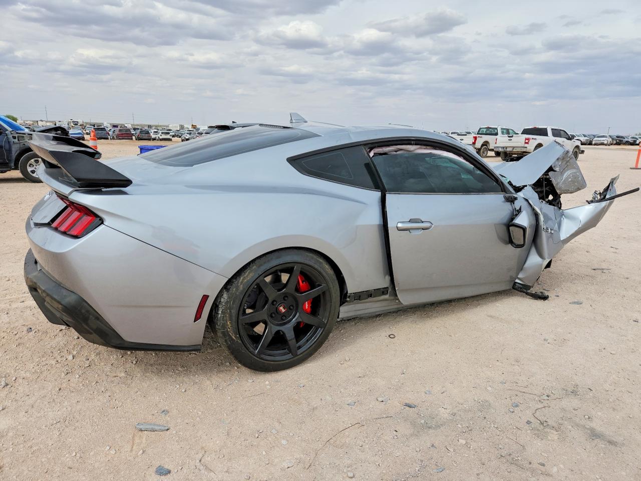 2024 FORD MUSTANG GT photo 3