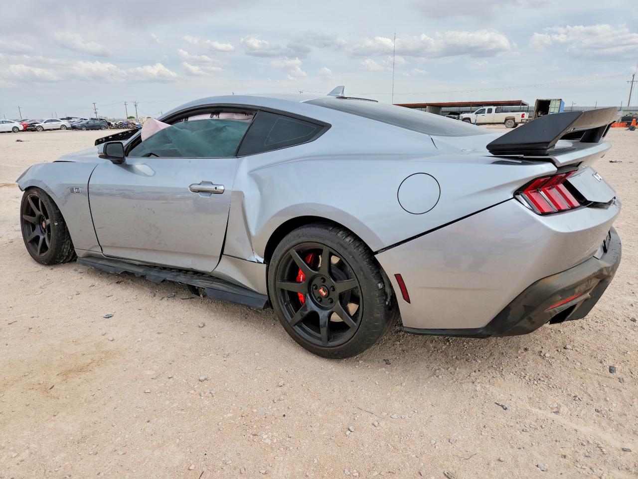 2024 FORD MUSTANG GT photo 2