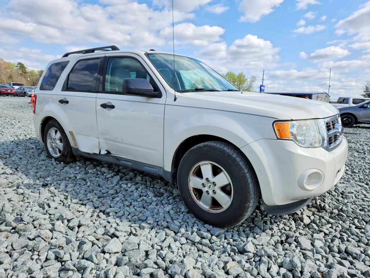 2012 FORD ESCAPE XLT photo 4