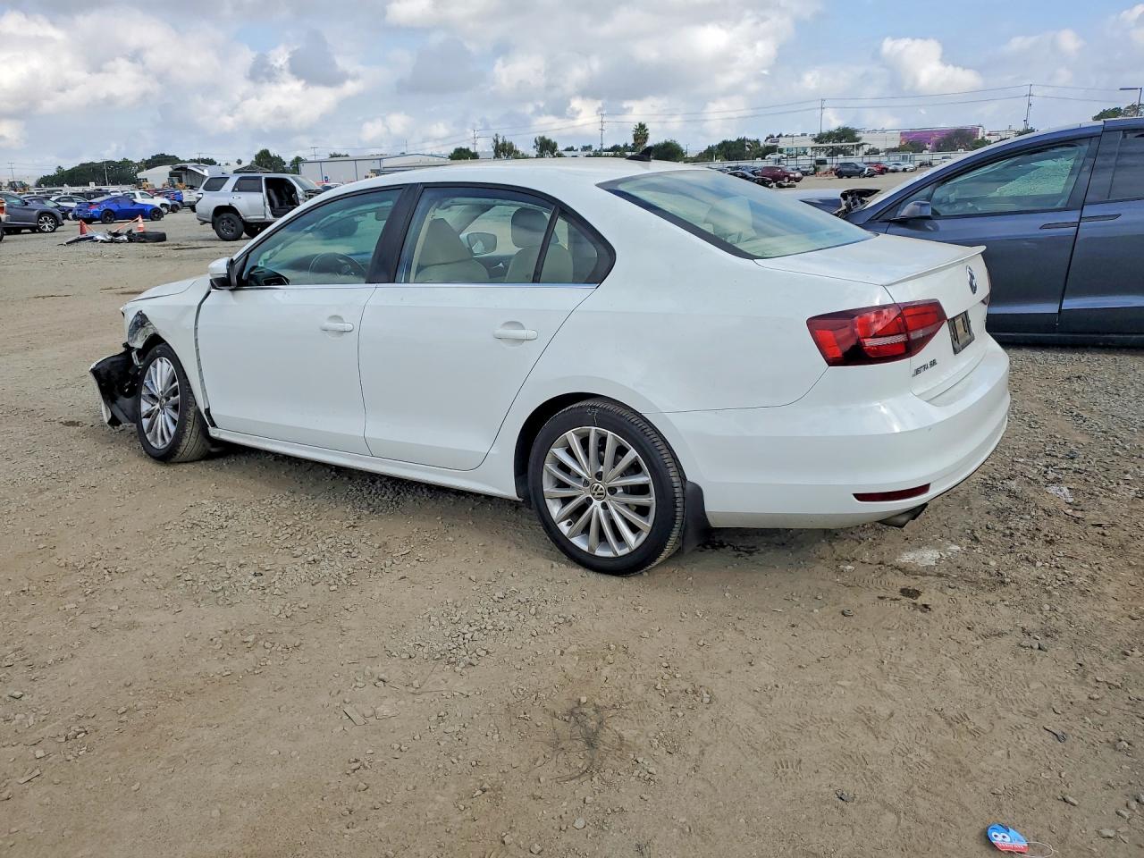 2016 VOLKSWAGEN JETTA SEL photo 4