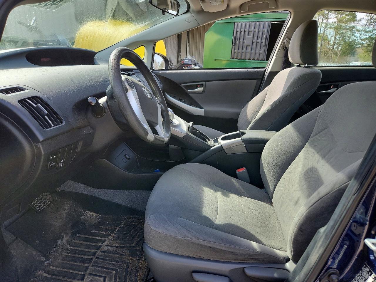 2015 TOYOTA PRIUS THREE photo 13