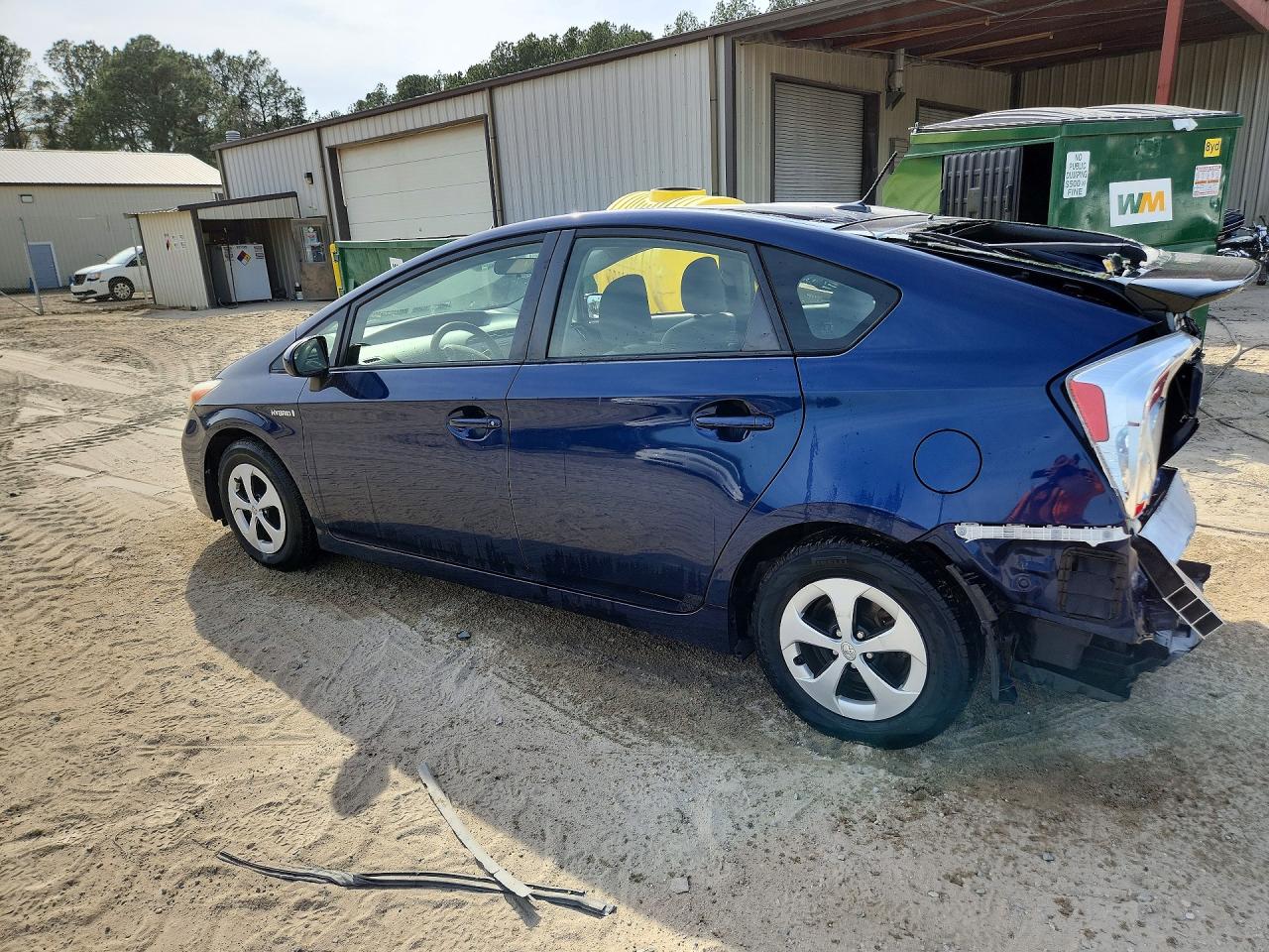 2015 TOYOTA PRIUS THREE photo 3