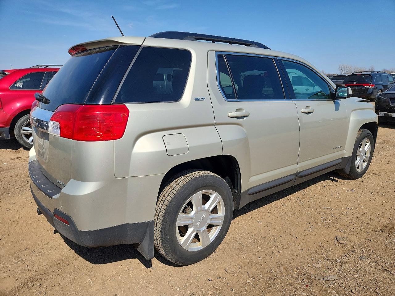 2015 GMC TERRAIN SLT photo 3