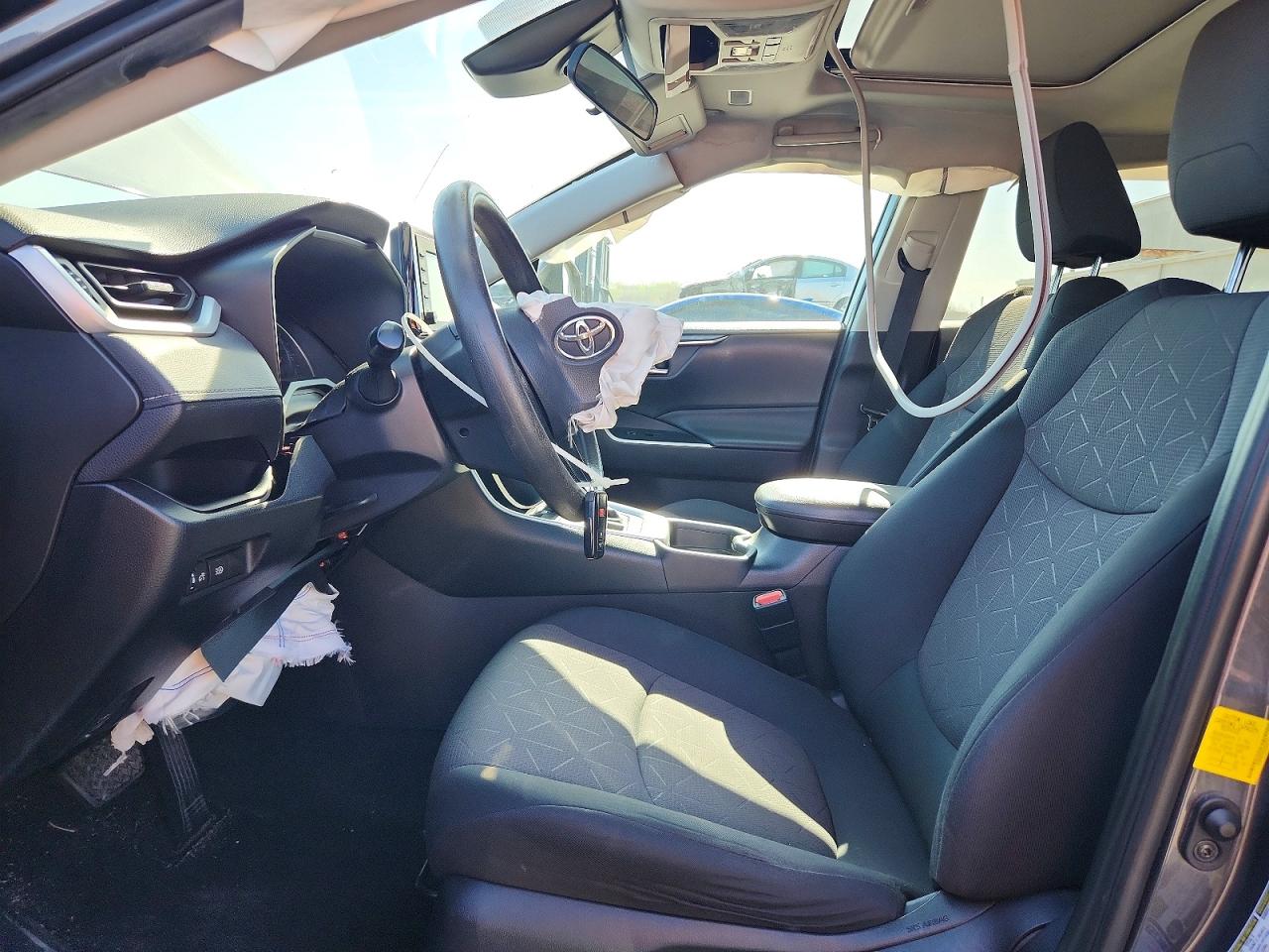 2019 TOYOTA RAV4 XLE photo 13