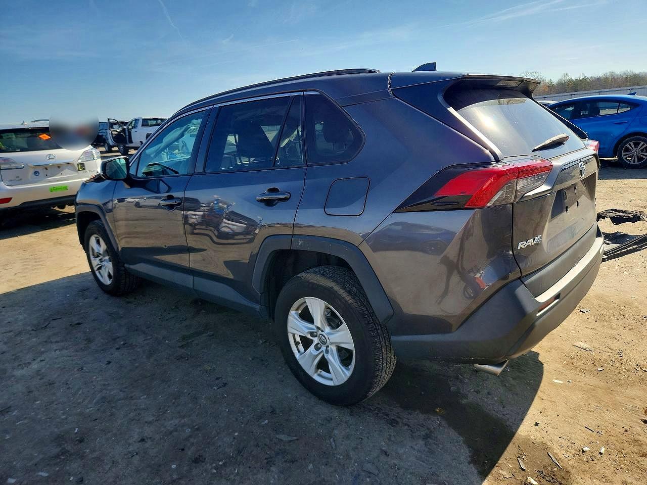 2019 TOYOTA RAV4 XLE photo 3