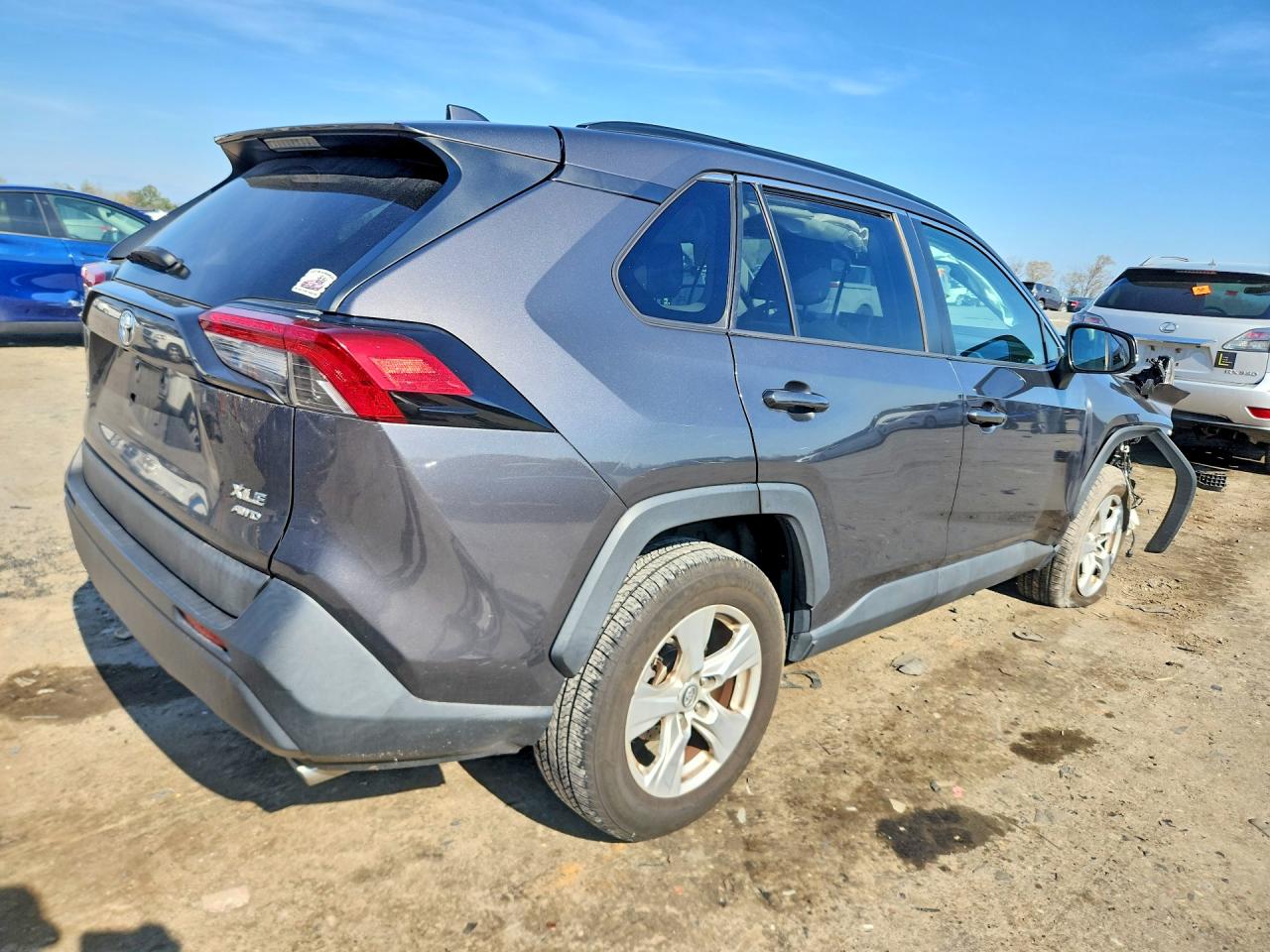 2019 TOYOTA RAV4 XLE photo 5