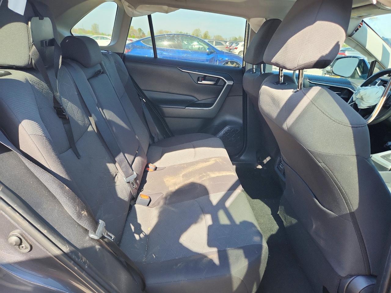 2019 TOYOTA RAV4 XLE photo 19