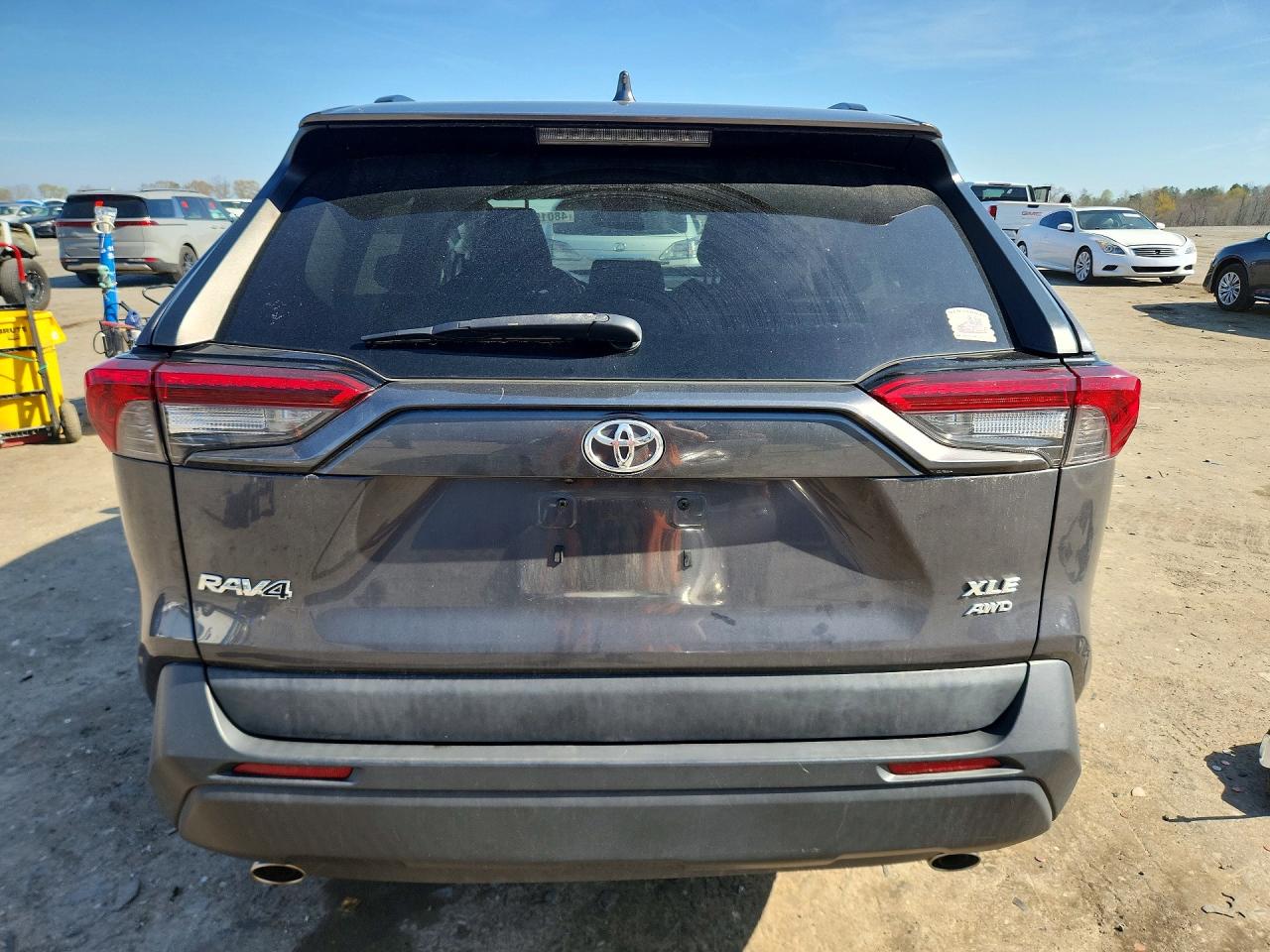 2019 TOYOTA RAV4 XLE photo 11