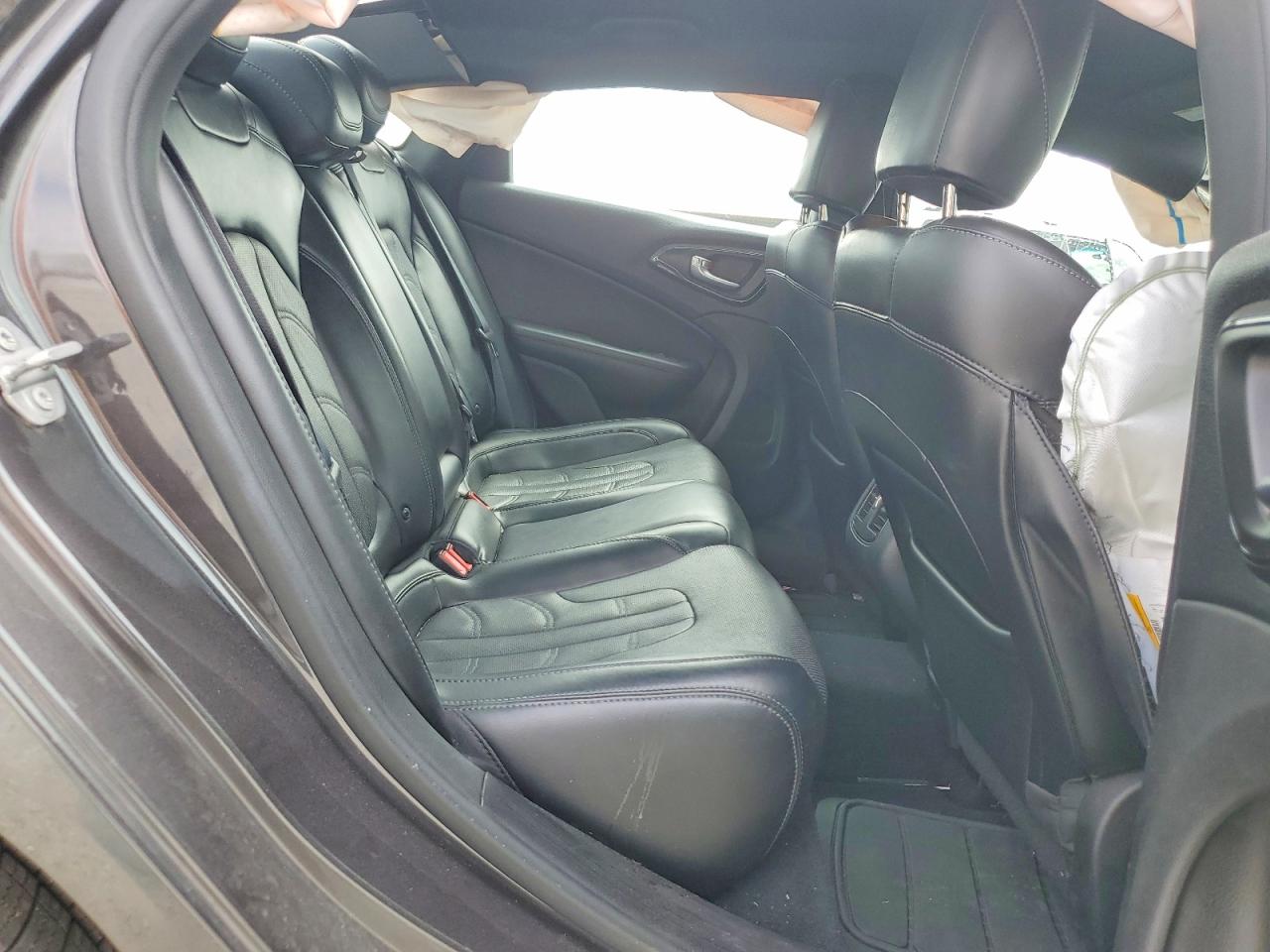 2015 CHRYSLER 200 photo 10