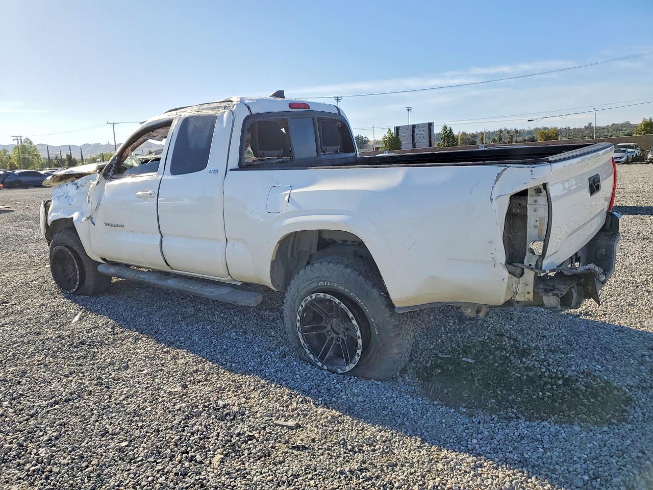 2019 TOYOTA TACOMA SR5 photo 3