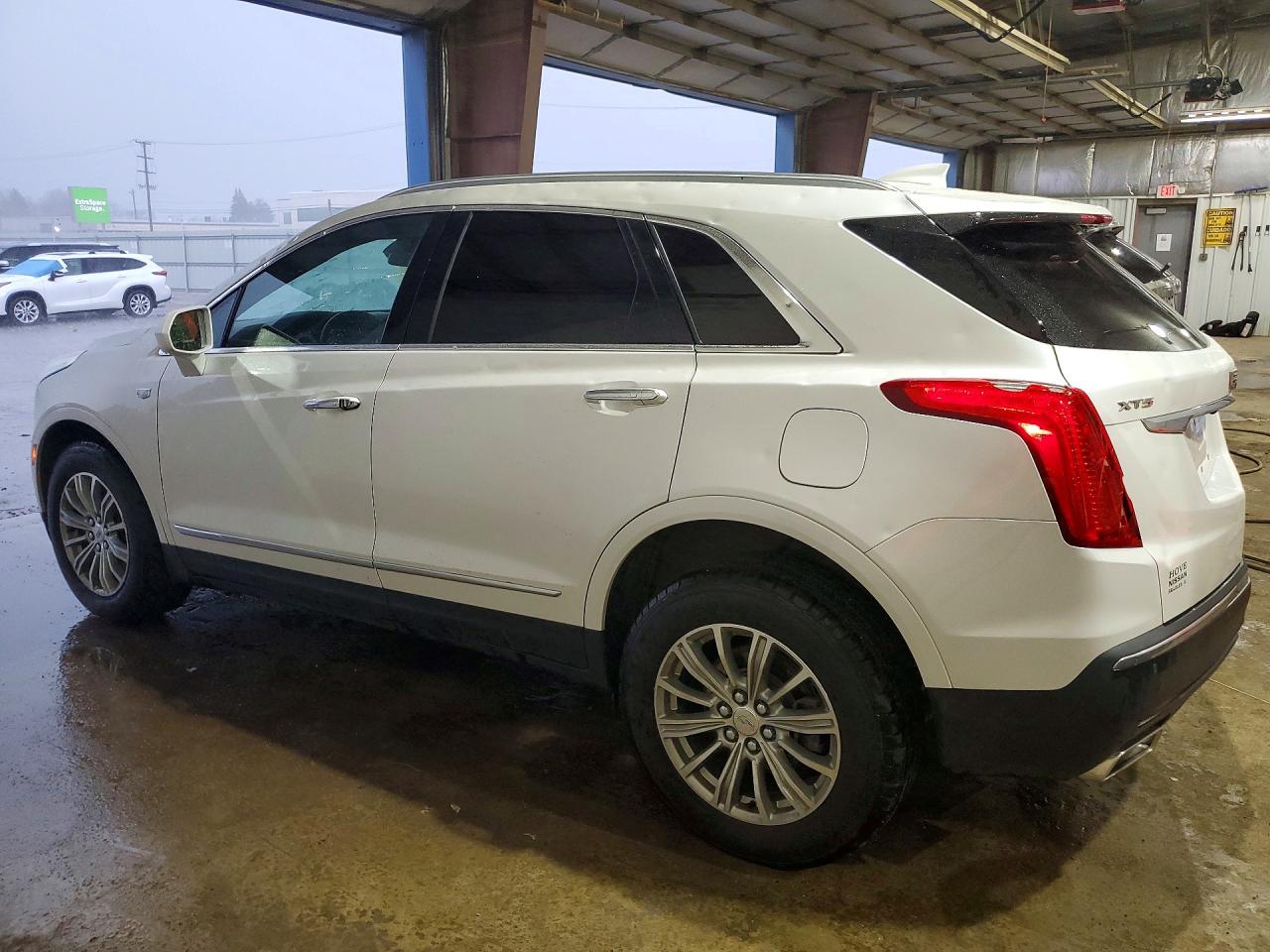 2018 CADILLAC XT5 LUXURY photo 2
