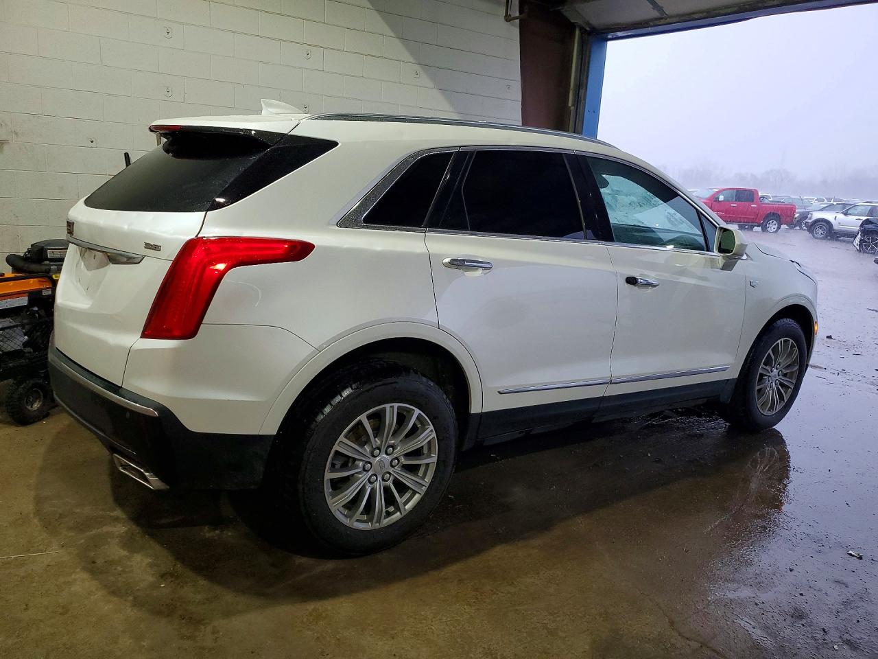 2018 CADILLAC XT5 LUXURY photo 3