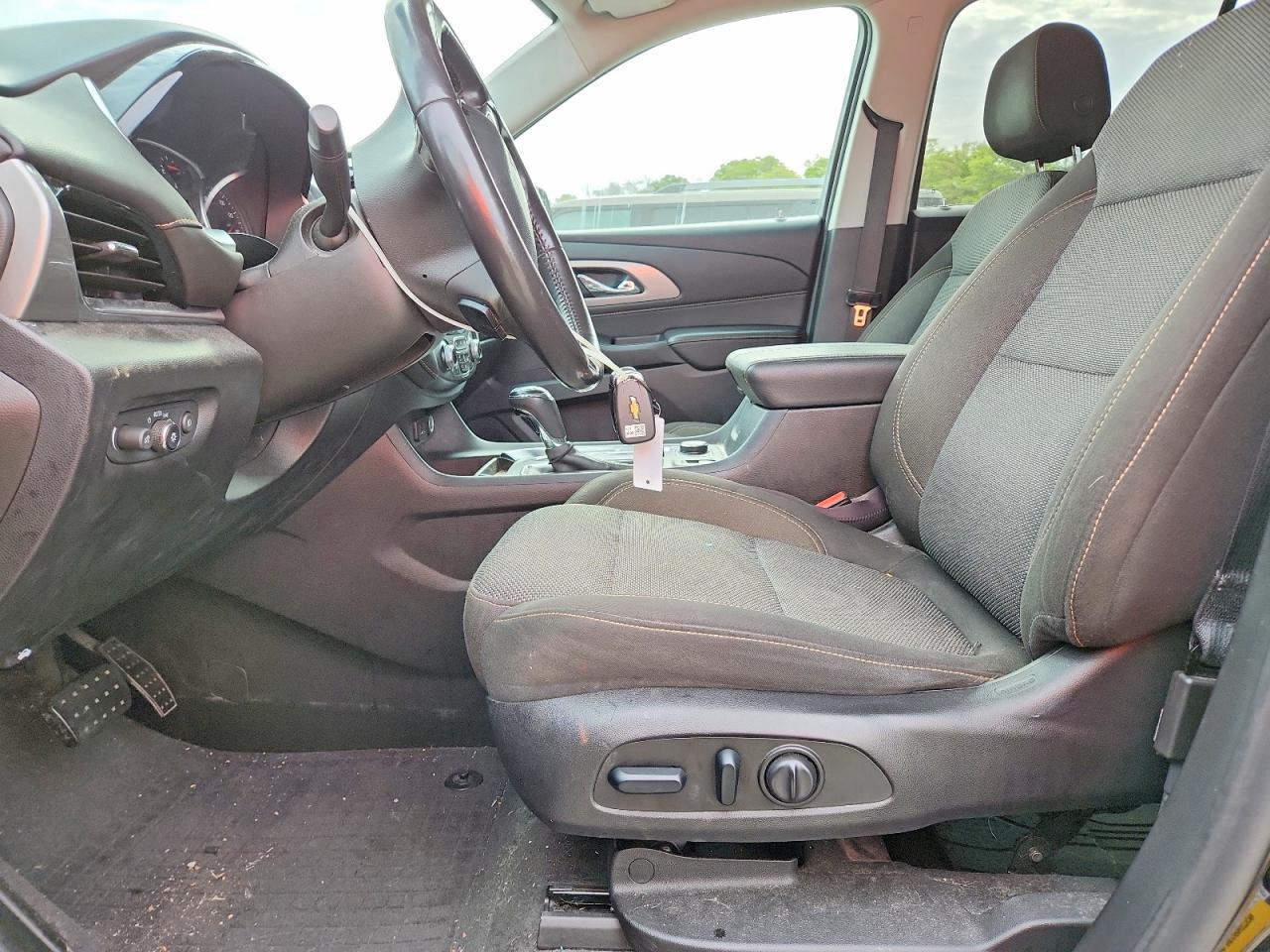 2019 CHEVROLET TRAVERSE LT photo 7