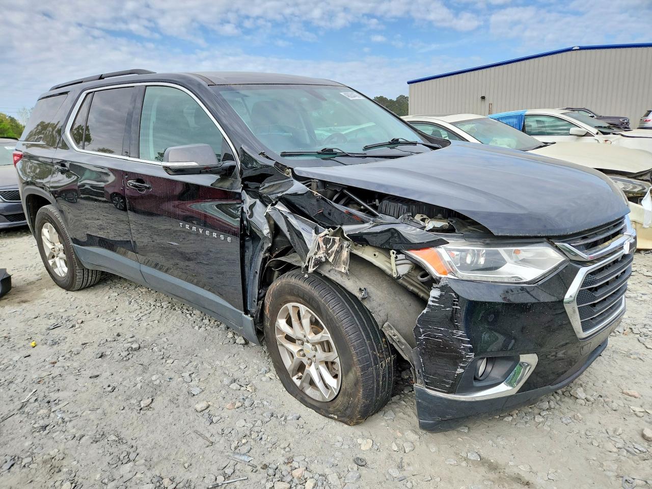 2019 CHEVROLET TRAVERSE LT photo 4