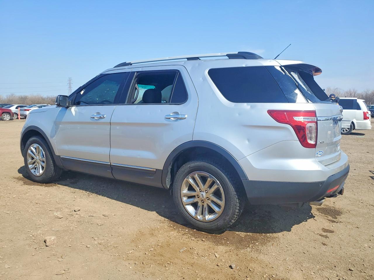 2013 FORD EXPLORER XLT photo 4
