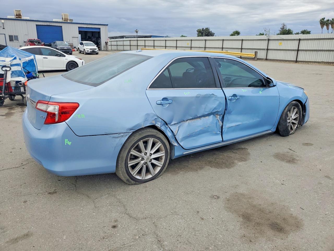 2012 TOYOTA CAMRY XLE photo 5